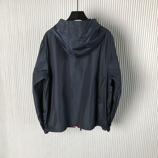 モンクレール アウタースーパーコピー MONCLER クラシックなデザインの編み帯と紐付きジャケット