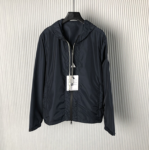 モンクレール アウタースーパーコピー MONCLER クラシックなデザインの編み帯と紐付きジャケット