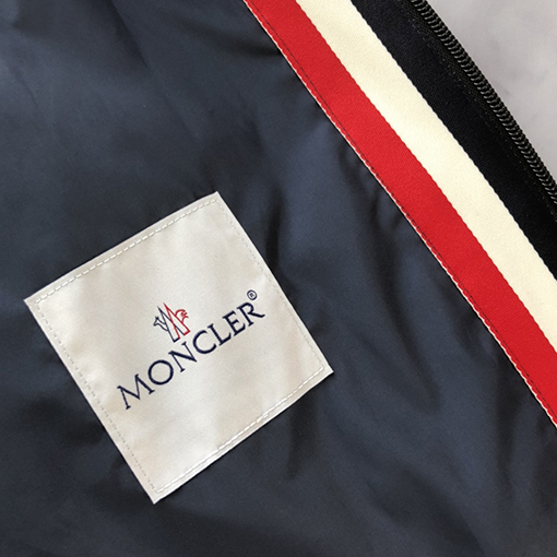 モンクレール アウタースーパーコピー MONCLER クラシックなデザインの編み帯と紐付きジャケット