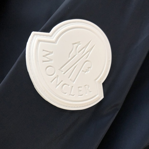 モンクレール アウタースーパーコピー MONCLER クラシックなデザインの編み帯と紐付きジャケット