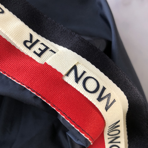 モンクレール アウタースーパーコピー MONCLER クラシックなデザインの編み帯と紐付きジャケット