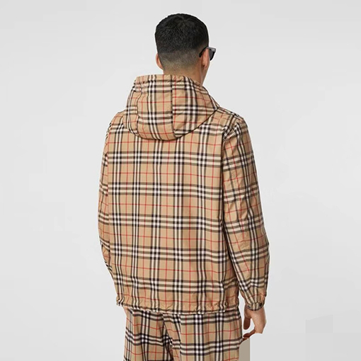 バーバリーアウター スーパーコピー BURBERRYチェック柄フード付きジャケット。活力溢れるデザイン、カジュアルなシルエット