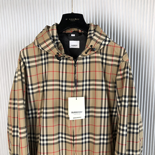 バーバリーアウター スーパーコピー BURBERRYチェック柄フード付きジャケット。活力溢れるデザイン、カジュアルなシルエット