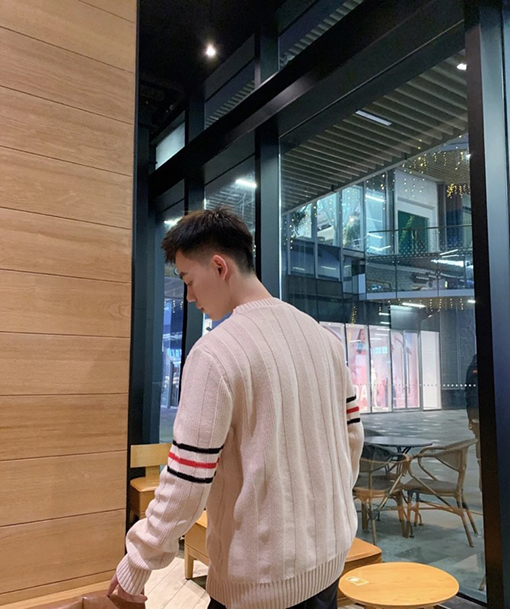 グッチニット セーター スーパーコピー GUCCI ロゴ入りポケット付きニットセーター