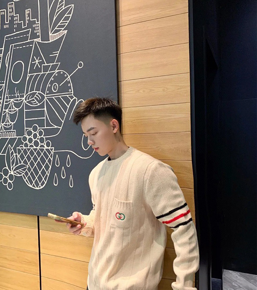 グッチニット セーター スーパーコピー GUCCI ロゴ入りポケット付きニットセーター