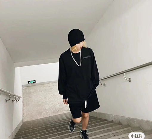 バレンシアガ 長袖 Tシャツ スーパーコピー BALENCIAGAプリント長袖Tシャツ、男女兼用