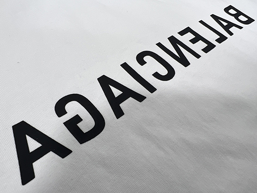 バレンシアガ 短袖Tシャツ コピー BALENCIAGA逆さまのロゴがプリント 黑、緑、白、