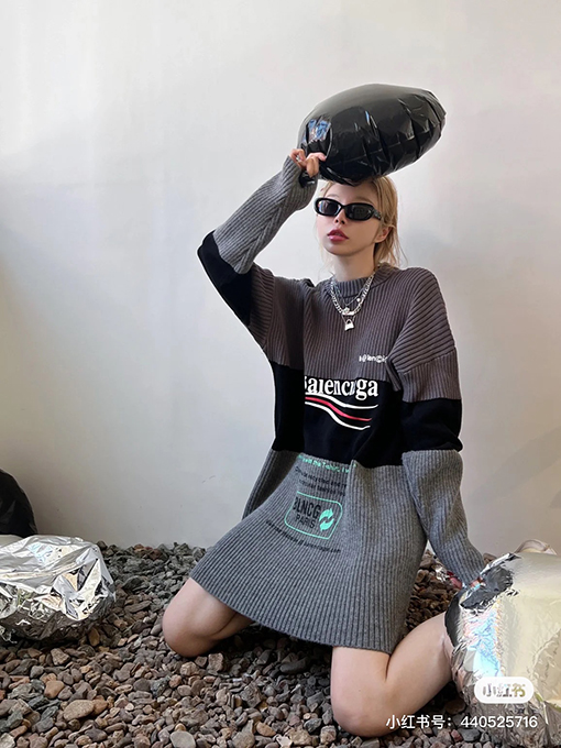 バレンシアガ ニットセータースーパーコピー Balenciaga 3種の異なる素材のウールを使用した3段階のパッチワークニットセーター