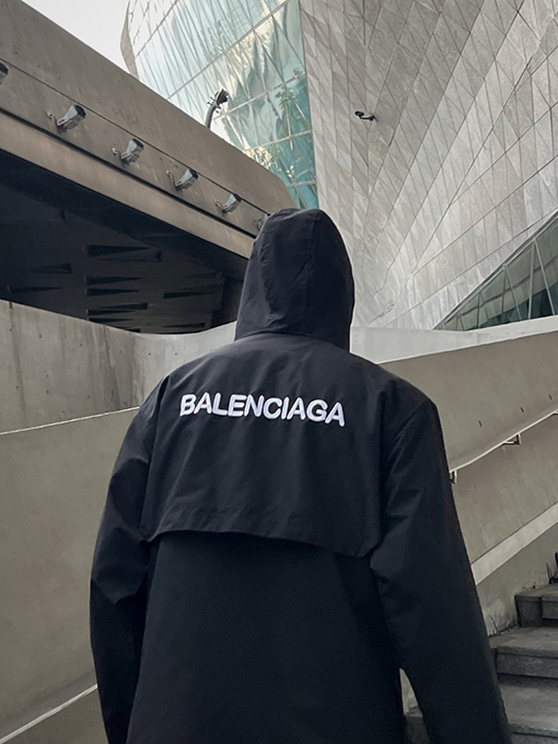 バレンシアガ アウター スーパーコピー  BALENCIAGA ブラックカラーのジャケット
