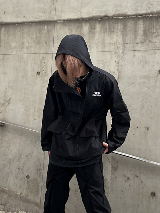 バレンシアガ アウター スーパーコピー  BALENCIAGA ブラックカラーのジャケット