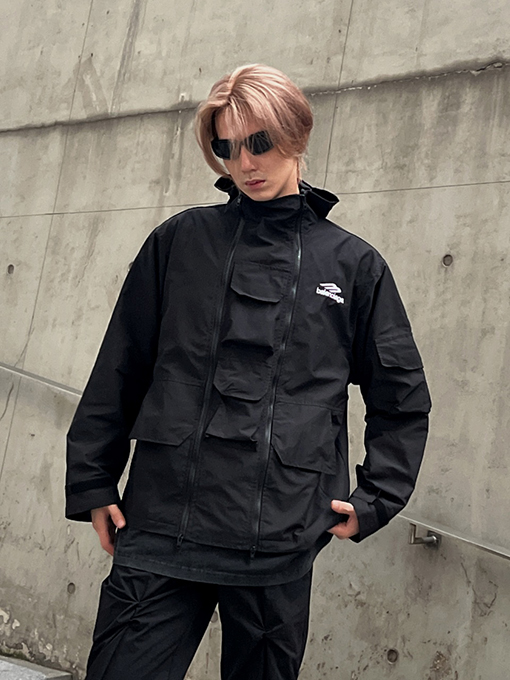 バレンシアガ アウター スーパーコピー  BALENCIAGA ブラックカラーのジャケット