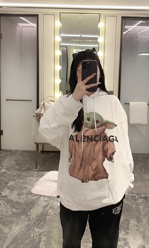 バレンシアガ  パーカー スーパーコピー BALENCIAGA  エイリアンのヨーダプリント連帽パーカー、克重520g、快適で厚みのある質感