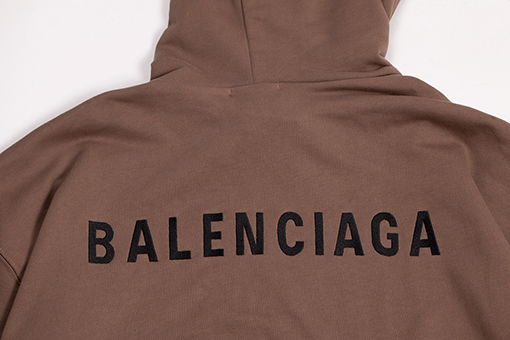 バレンシアガ  パーカー コピー クラシックな新色BALENCIAGA  ロゴ刺繍パーカー