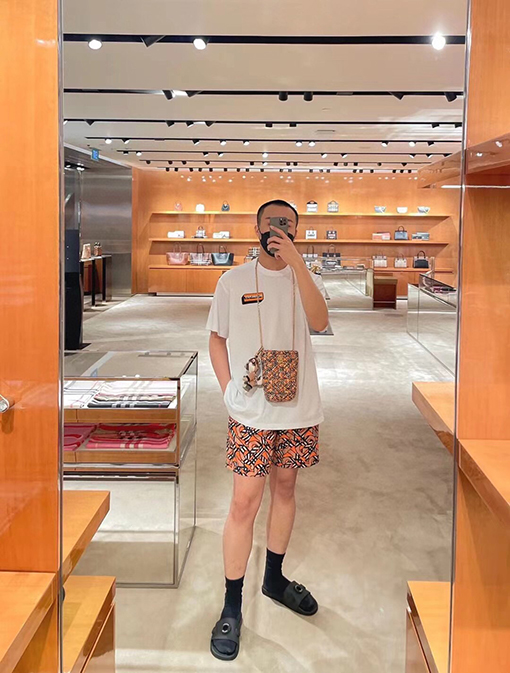 バーバリー 半袖Tシャツスーパーコピー  BURBERRY 胸元ロゴ刺繍ショートスリーブ