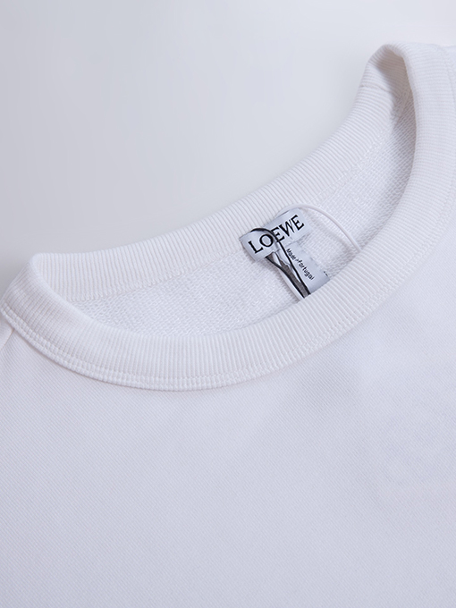 ロエベ スウェットTシャツ コピー ロゴ刺繍の大きなポケット付きソリッドカラーラウンドネックスウェットシャツ