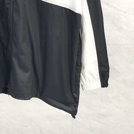 バレンシアガ アウター BALENCIAGA コピー トレンディなロゴプリントとコントラストスリーブアウター