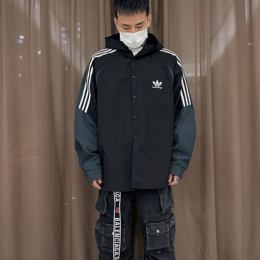アディダス x バレンシアガ コラボ balenciaga刺繍ロゴとレザースリーブのベースボールジャケット