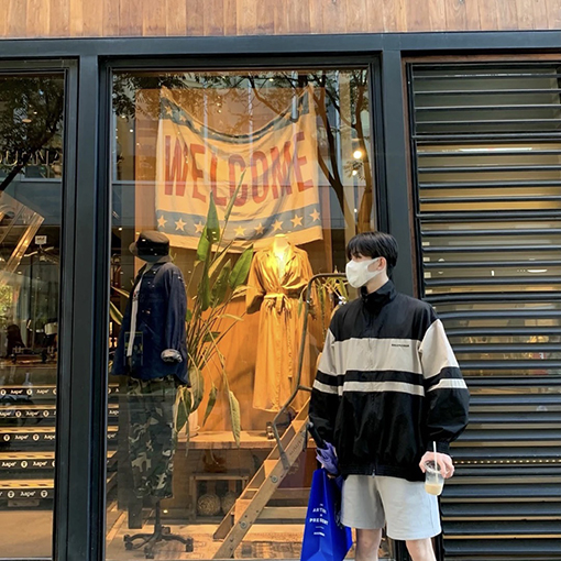 バレンシアガ  ジャケットスーパーコピー     フルジップフロントとビックリーフbalenciaga 刺繍ジャケット アウター