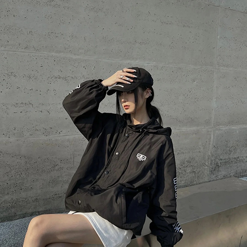 バレンシアガ  ジャケットスーパーコピー BALENCIAGA   ダブルBロゴプリントのジップアップウィンドブレーカージャケット