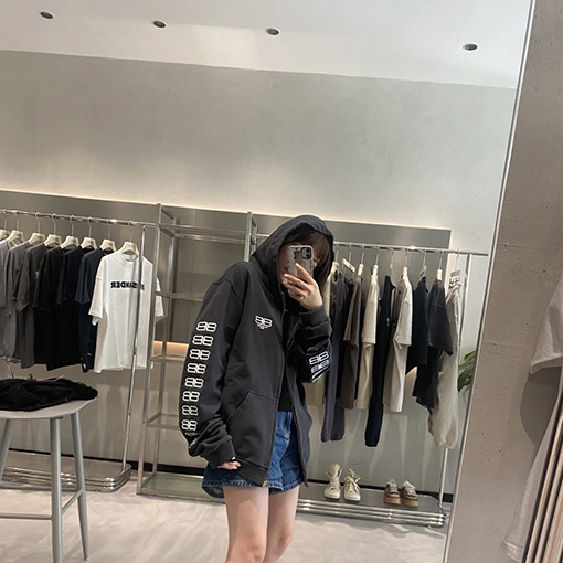 バレンシアガ  ジャケットスーパーコピー BALENCIAGA   ダブルBロゴプリントのジップアップウィンドブレーカージャケット