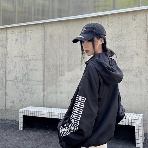バレンシアガ  ジャケットスーパーコピー BALENCIAGA   ダブルBロゴプリントのジップアップウィンドブレーカージャケット