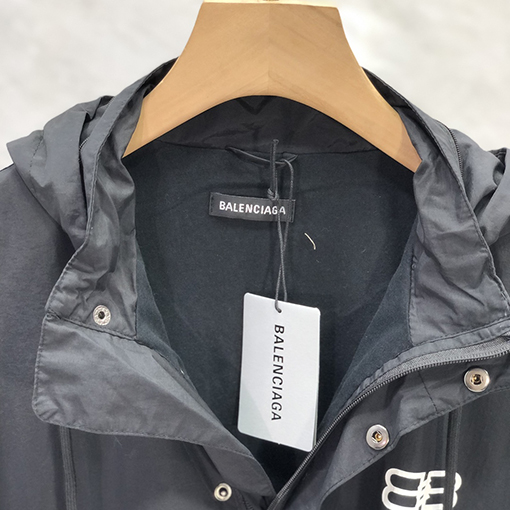 バレンシアガ  ジャケットスーパーコピー BALENCIAGA   ダブルBロゴプリントのジップアップウィンドブレーカージャケット