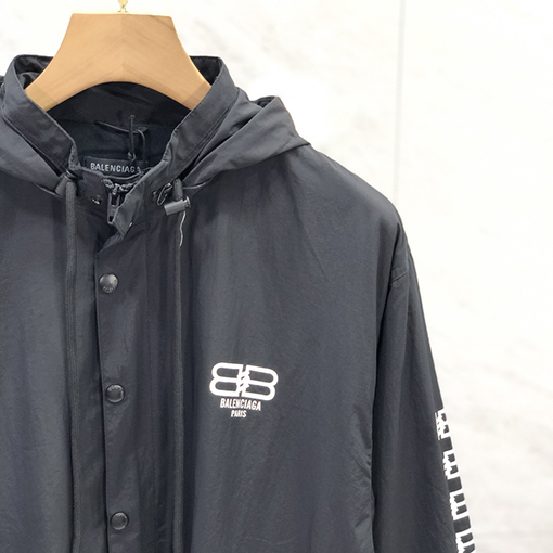 バレンシアガ  ジャケットスーパーコピー BALENCIAGA   ダブルBロゴプリントのジップアップウィンドブレーカージャケット