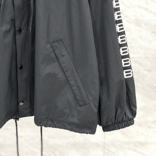 バレンシアガ  ジャケットスーパーコピー BALENCIAGA   ダブルBロゴプリントのジップアップウィンドブレーカージャケット
