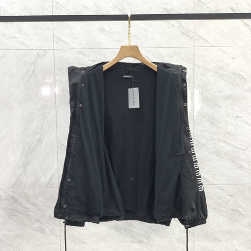 バレンシアガ  ジャケットスーパーコピー BALENCIAGA   ダブルBロゴプリントのジップアップウィンドブレーカージャケット