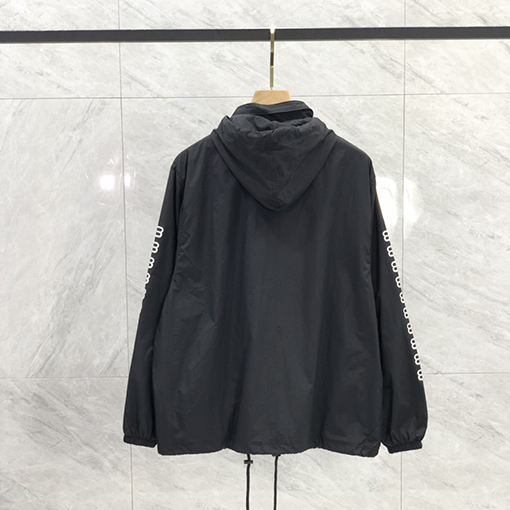 バレンシアガ  ジャケットスーパーコピー BALENCIAGA   ダブルBロゴプリントのジップアップウィンドブレーカージャケット