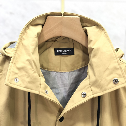 バレンシアガ  ジャケット アウター  BALENCIAGA   バックにロゴプリントのシングルボタンジャケット