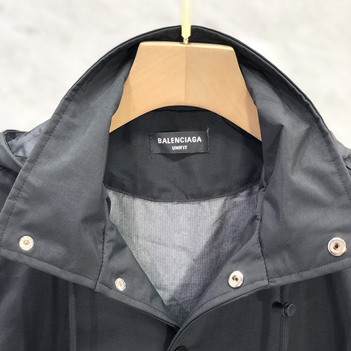 バレンシアガ  ジャケット アウター  BALENCIAGA   バックにロゴプリントのシングルボタンジャケット
