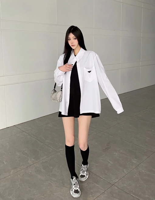 プラダ シャツ PRADAスーパーコピー クラシックな三角形ポケット入り長袖シャツ