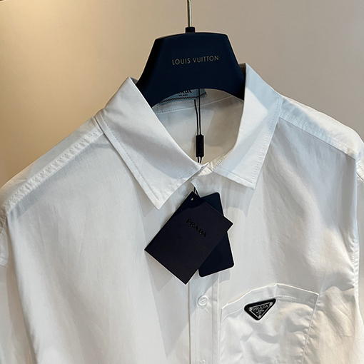 プラダ シャツ PRADAスーパーコピー クラシックな三角形ポケット入り長袖シャツ