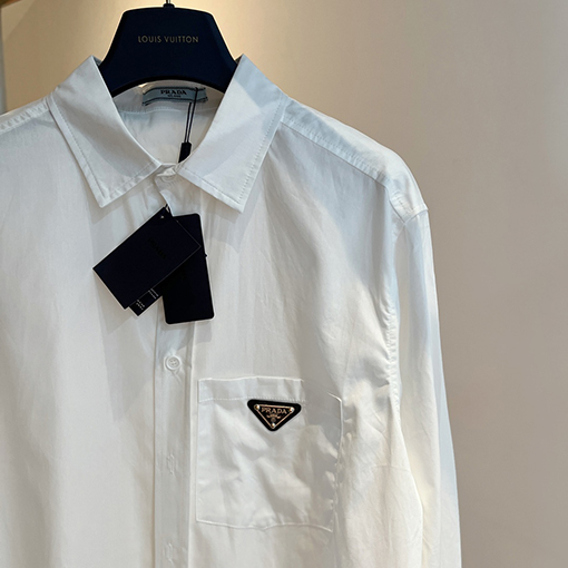 プラダ シャツ PRADAスーパーコピー クラシックな三角形ポケット入り長袖シャツ