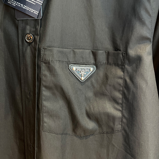 プラダ シャツ PRADAスーパーコピー クラシックな三角形ポケット入り長袖シャツ