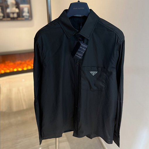 プラダ シャツ PRADAスーパーコピー クラシックな三角形ポケット入り長袖シャツ