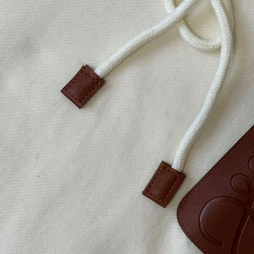 ロエベ パーカースーパーコピー LOEWE 前胸の皮製ポケットにロゴ刺繍されたルーズフィットパーカー