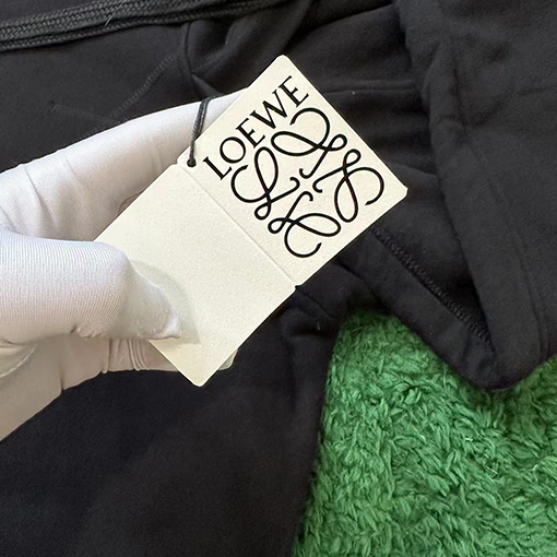 ロエベ パーカースーパーコピー LOEWE大きなロゴ刺繍が施されたパーカー