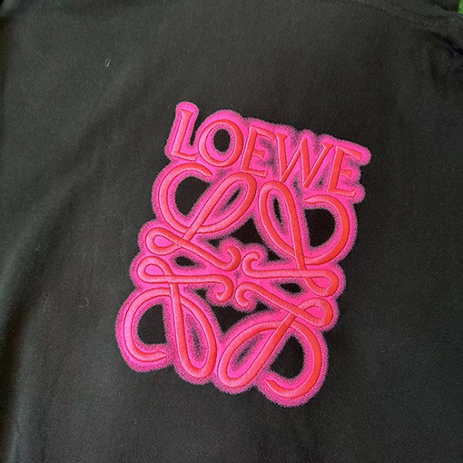 ロエベ パーカースーパーコピー LOEWE大きなロゴ刺繍が施されたパーカー