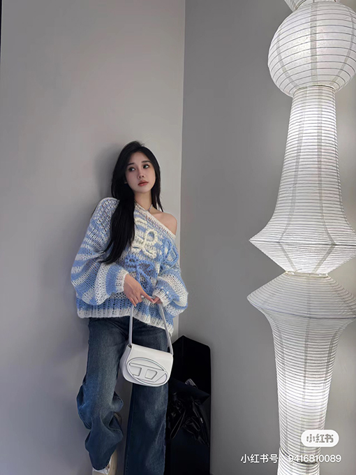 ロエベ セーター スーパーコピー LOEWE手作りの花模様ストライプとブルー＆ホワイトのカラーブロックセーター