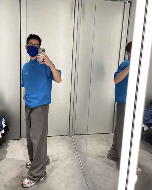 バレンシアガ  スウェットパンツ BALENCIAGA クラシックコーラロゴのウォッシュドスポーツパンツ - グレー、ルーズなストレートフィット