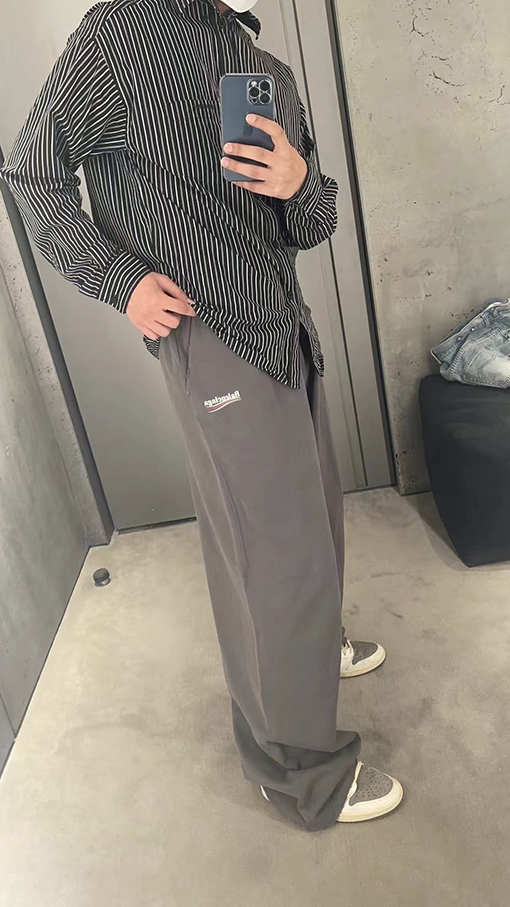 バレンシアガ  スウェットパンツ BALENCIAGA クラシックコーラロゴのウォッシュドスポーツパンツ - グレー、ルーズなストレートフィット