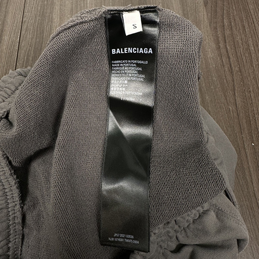 バレンシアガ  スウェットパンツ BALENCIAGA クラシックコーラロゴのウォッシュドスポーツパンツ - グレー、ルーズなストレートフィット