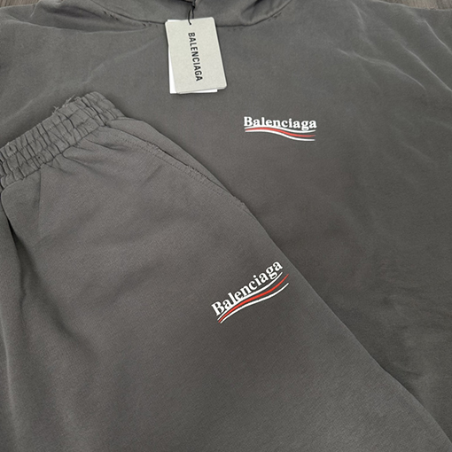 バレンシアガ  スウェットパンツ BALENCIAGA クラシックコーラロゴのウォッシュドスポーツパンツ - グレー、ルーズなストレートフィット
