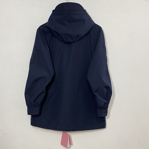 シュプリームコピー x ノースフェイスコラボ  ジャケット   防水コーティングと精緻な刺繍の組み合わせ、完璧なディテール