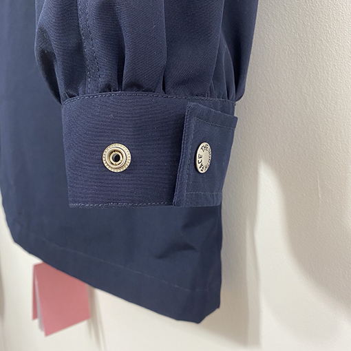 シュプリームコピー x ノースフェイスコラボ ジャケット 防水コーティングと精緻な刺繍の組み合わせ、完璧なディテール