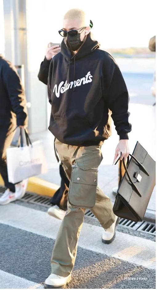 ヴェトモン パーカースーパーコピー VETEMENTS ビッグロゴ入りルーズパーカー