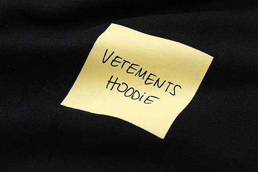 ヴェトモン パーカーコピー VETEMENTS HOODIE ロゴプリント　プリント フーディー