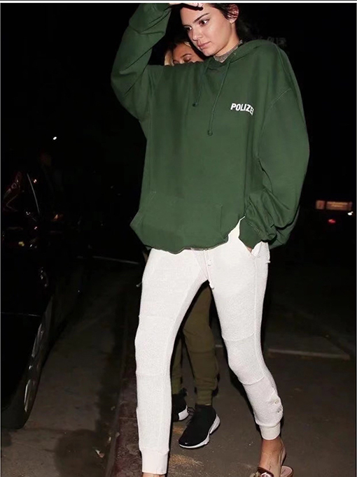 ヴェトモン パーカースーパーコピー VETEMENTS POLIZEI プリント入り 裏起毛 フードつき スウェットシャツ